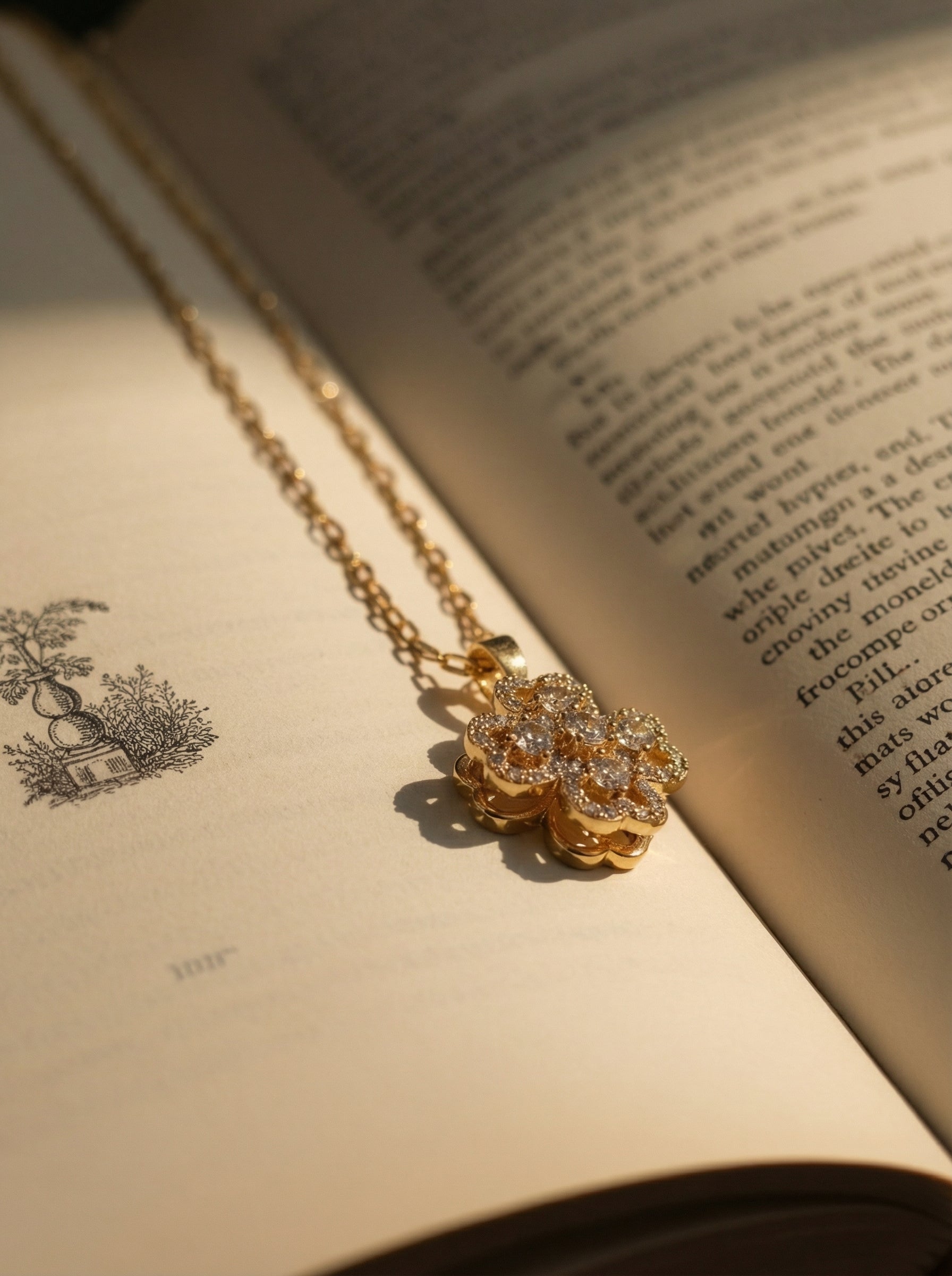 18K Gold Plated Clover Flower Necklace - Zircon Dainty Pendant