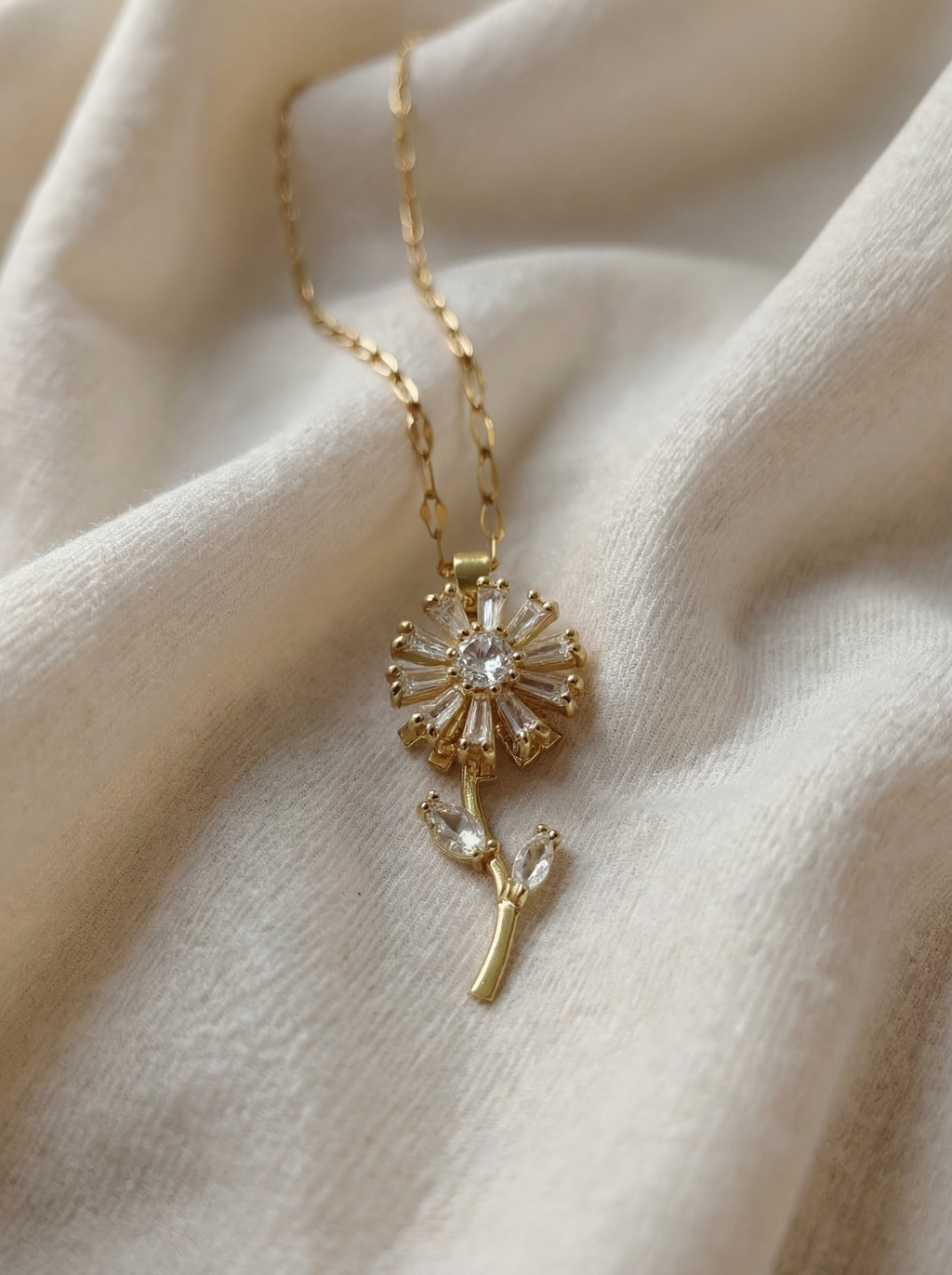 18K Gold Plated Sunflower Pendant Necklace - Cute Gemstone