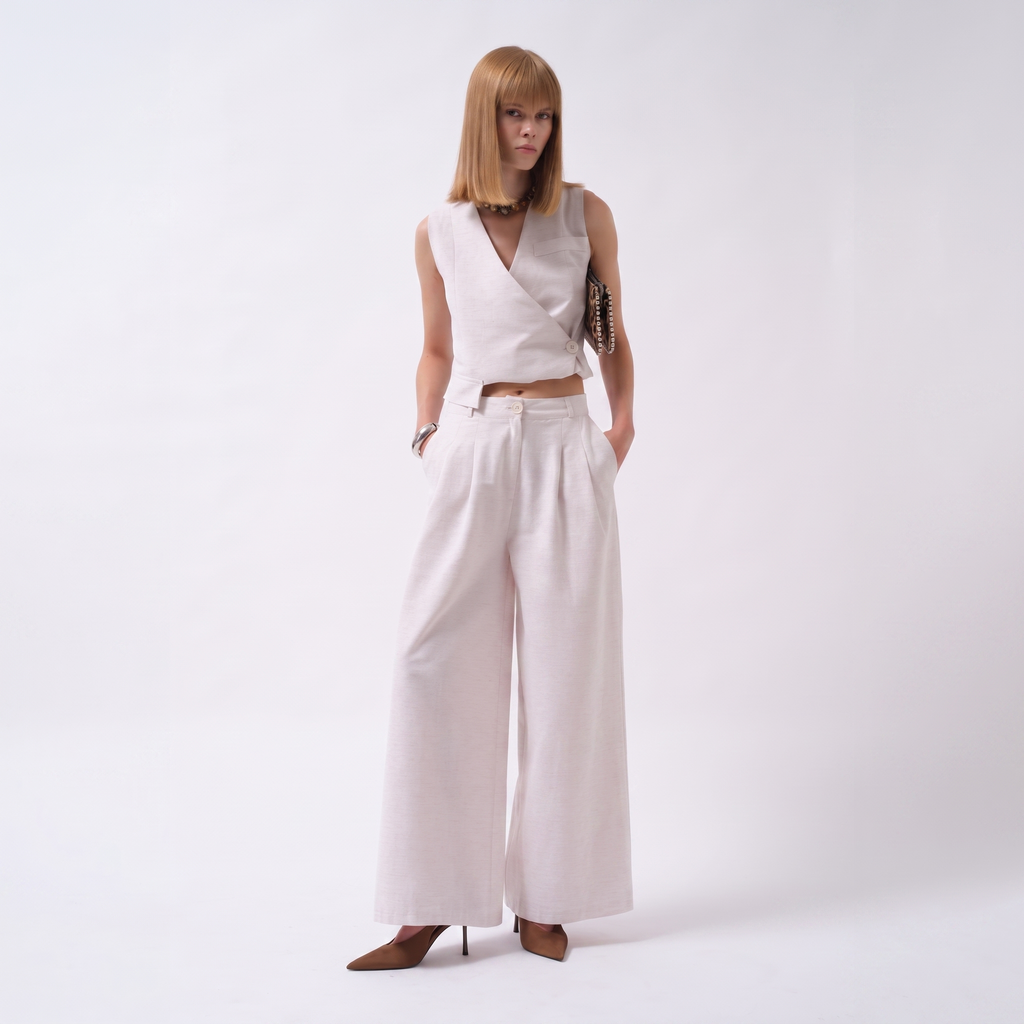 Elegante, weite Palazzo-Hose in Ecrú mit Bundfalten