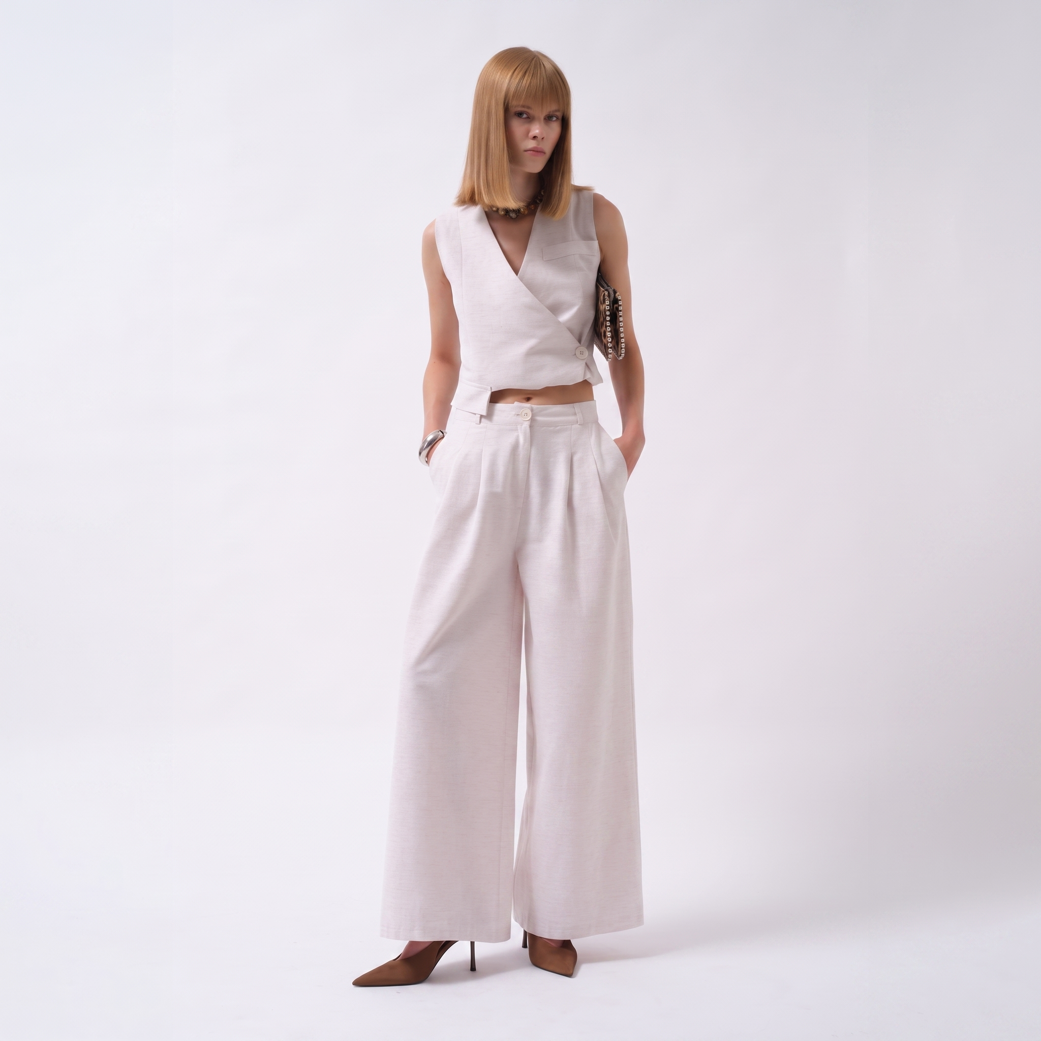 Elegante, weite Palazzo-Hose in Ecrú mit Bundfalten