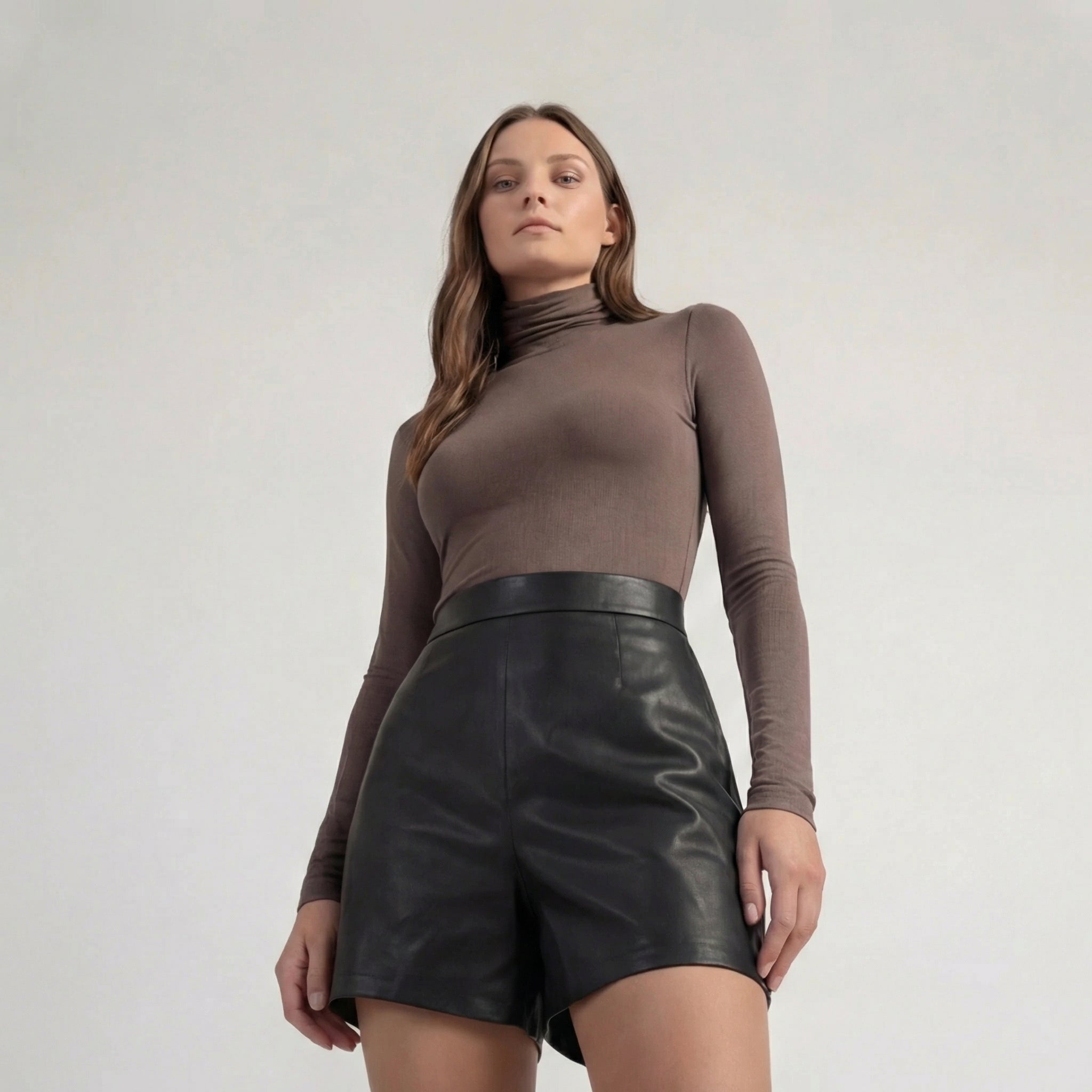 Schlichte schwarze High-Waist-Shorts in Leder-Optik