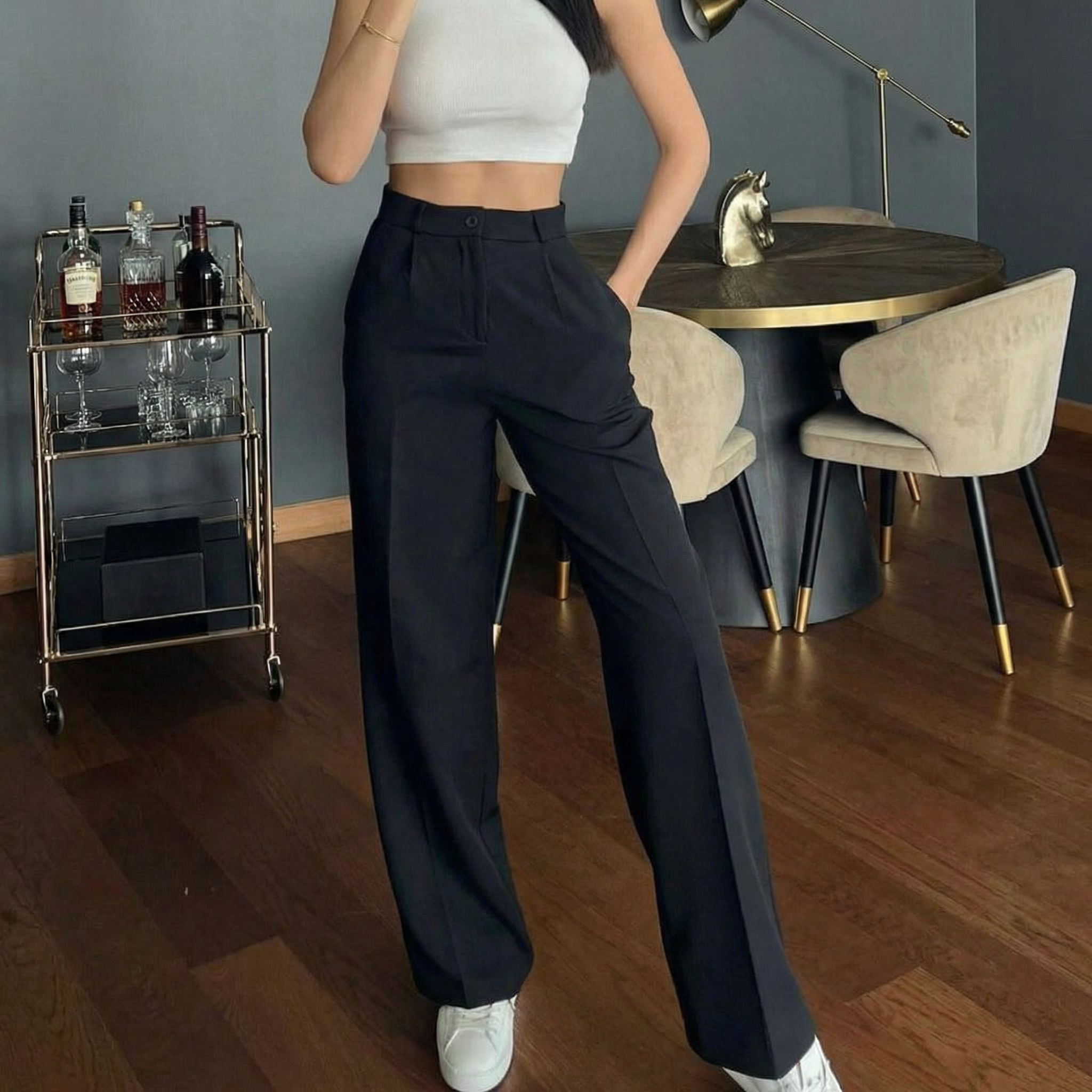 Klassische, taillierte High-Waist-Hose in Schwarz mit weitem Bein