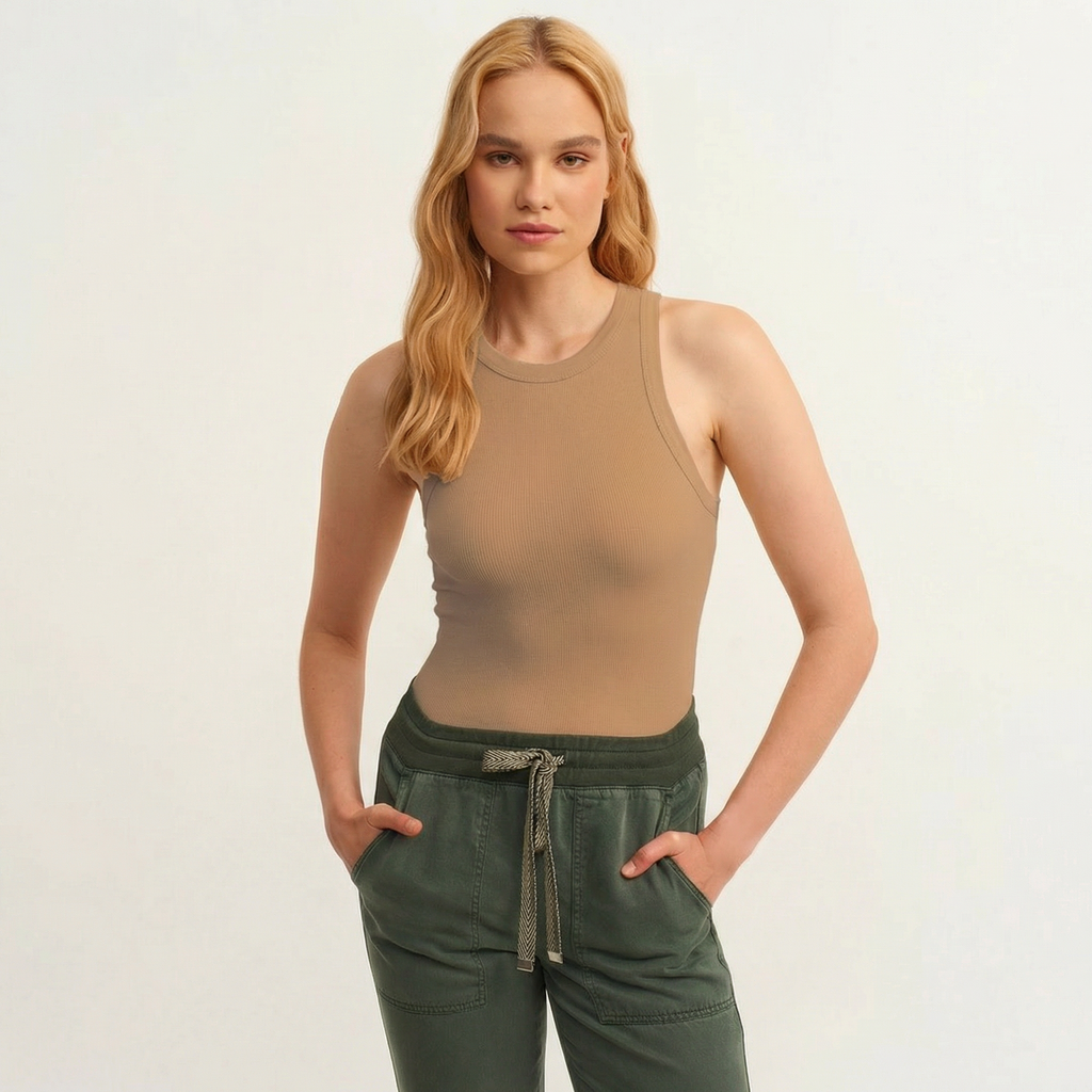 Ärmelloses, geripptes Strick-Top mit Neckholder in neutralem Taupe