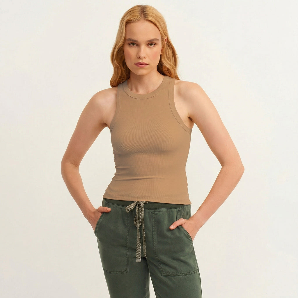 Ärmelloses, geripptes Strick-Top mit Neckholder in neutralem Taupe
