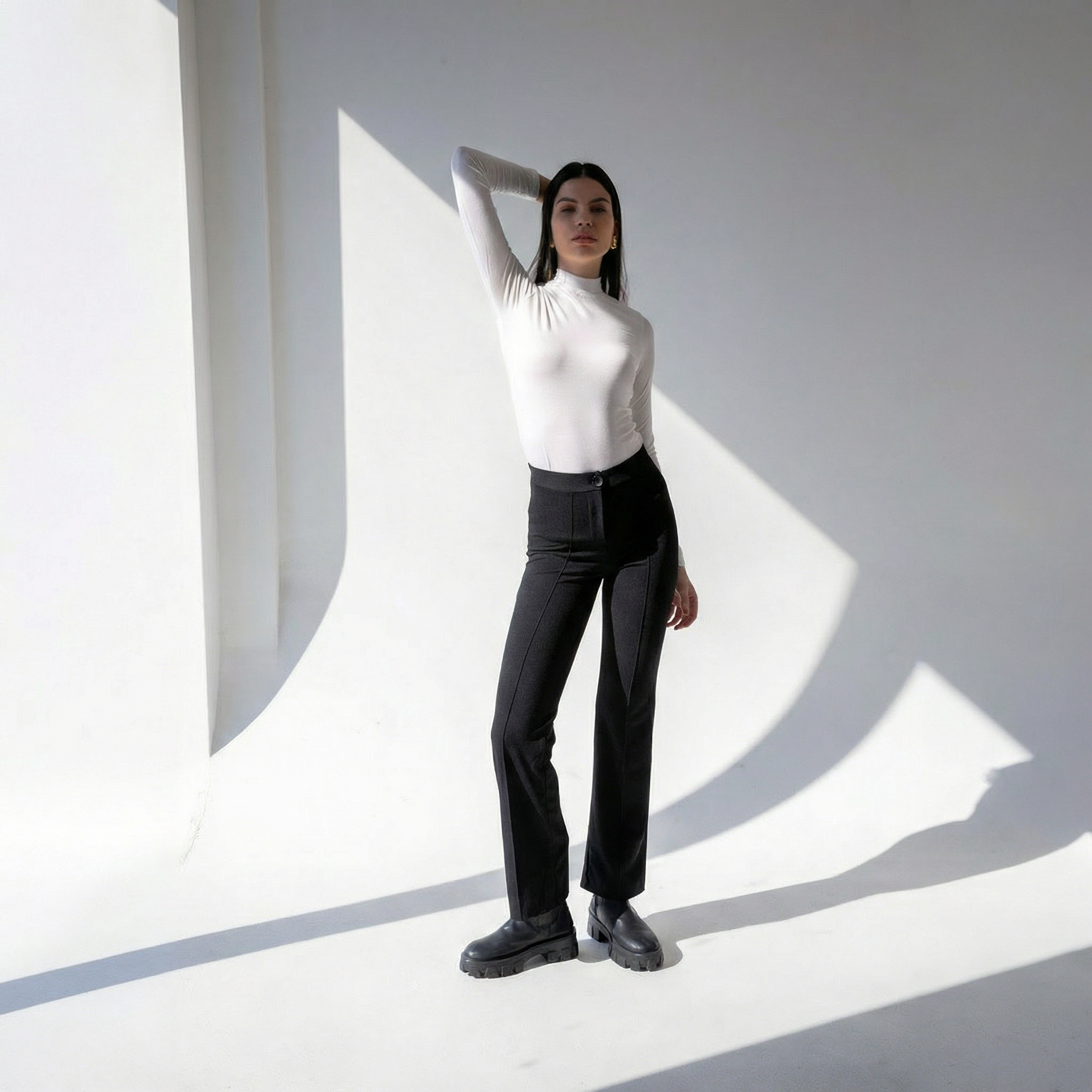 Eleganter Langarm-Body mit Stehkragen in Weiß