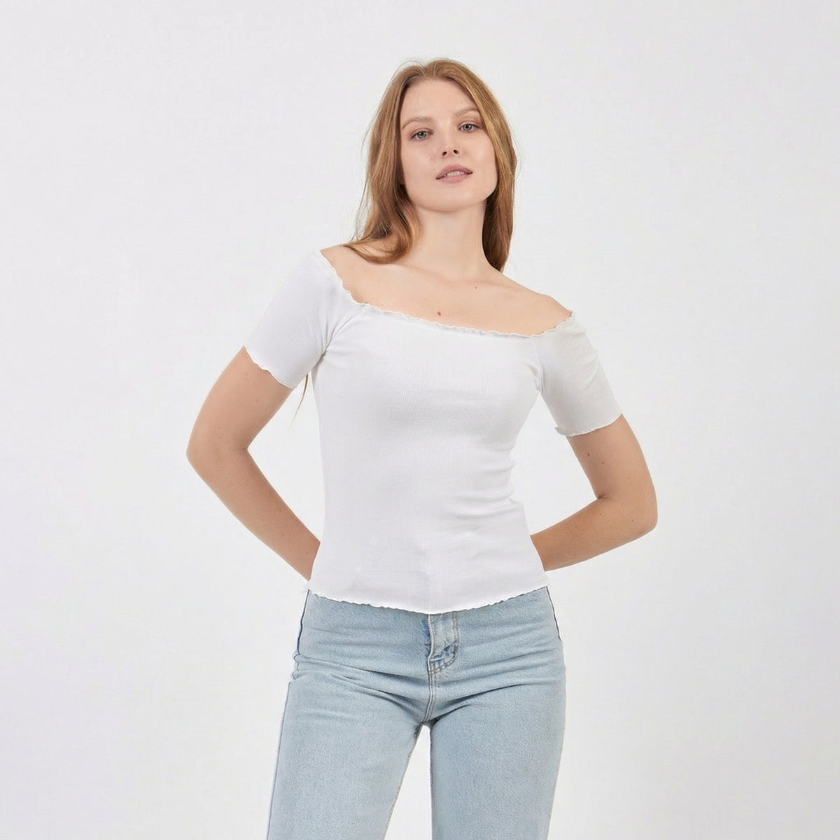 Kurzes Carmen-Off-Shoulder-Top in Weiß mit Rippenstruktur