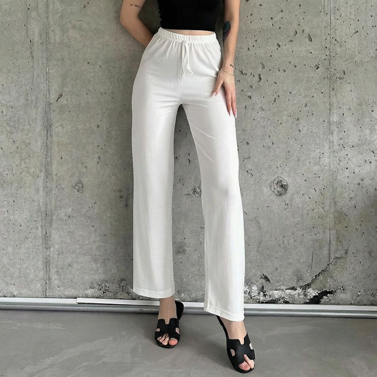 Weiße, strukturierte High-Waist-Hose im Relaxed Fit