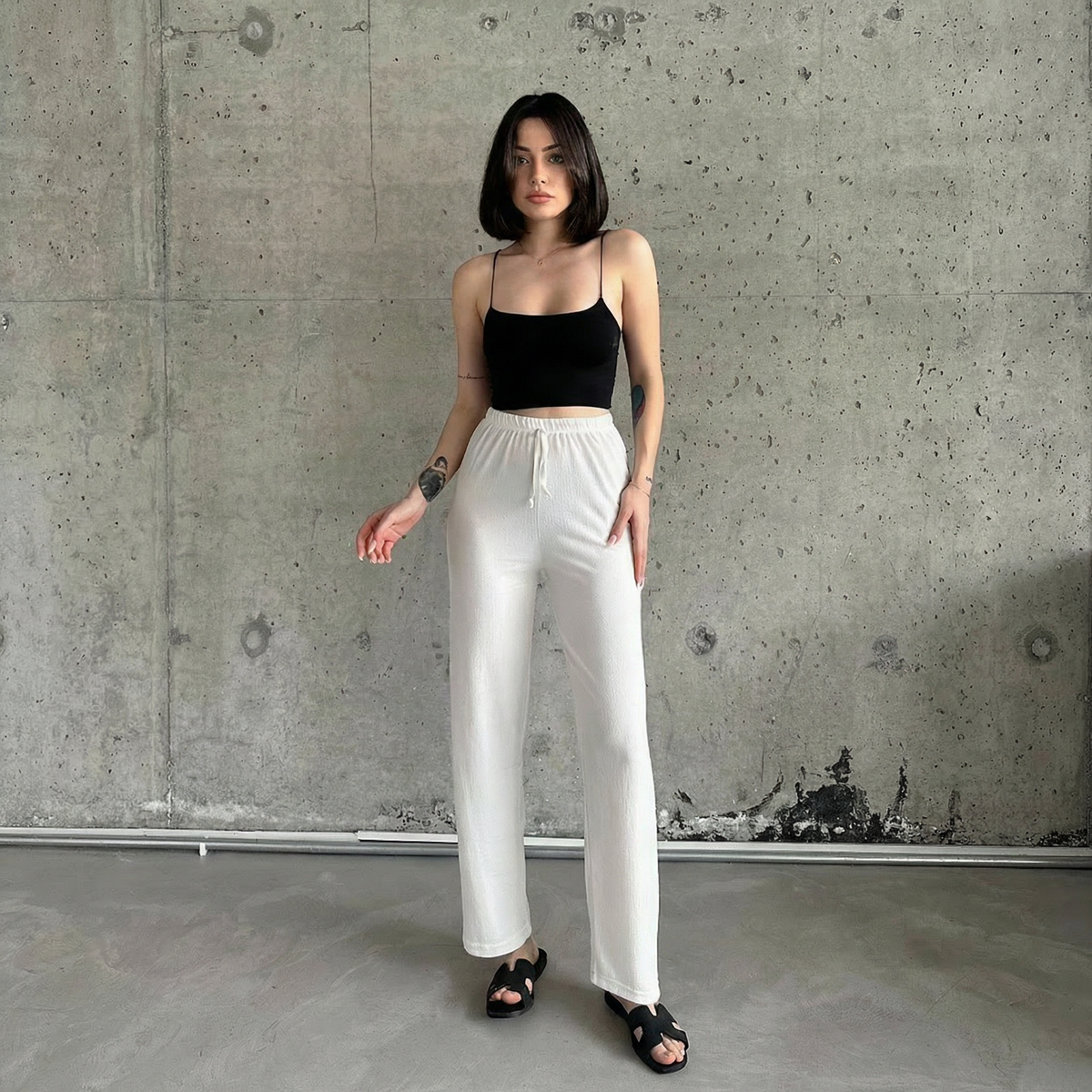 Weiße, strukturierte High-Waist-Hose im Relaxed Fit