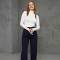 Eleganter, weißer, figurbetonter Rippstrick-Rollkragenpullover