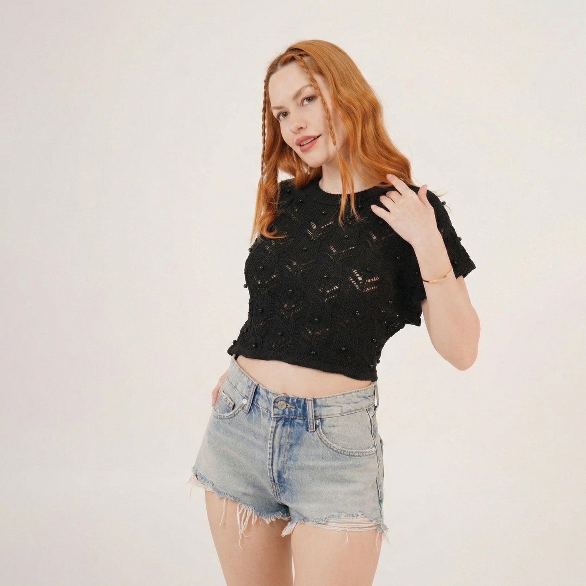 Schickes schwarzes Boho-Häkel-Perlen-Crop-Top mit kurzen Ärmeln