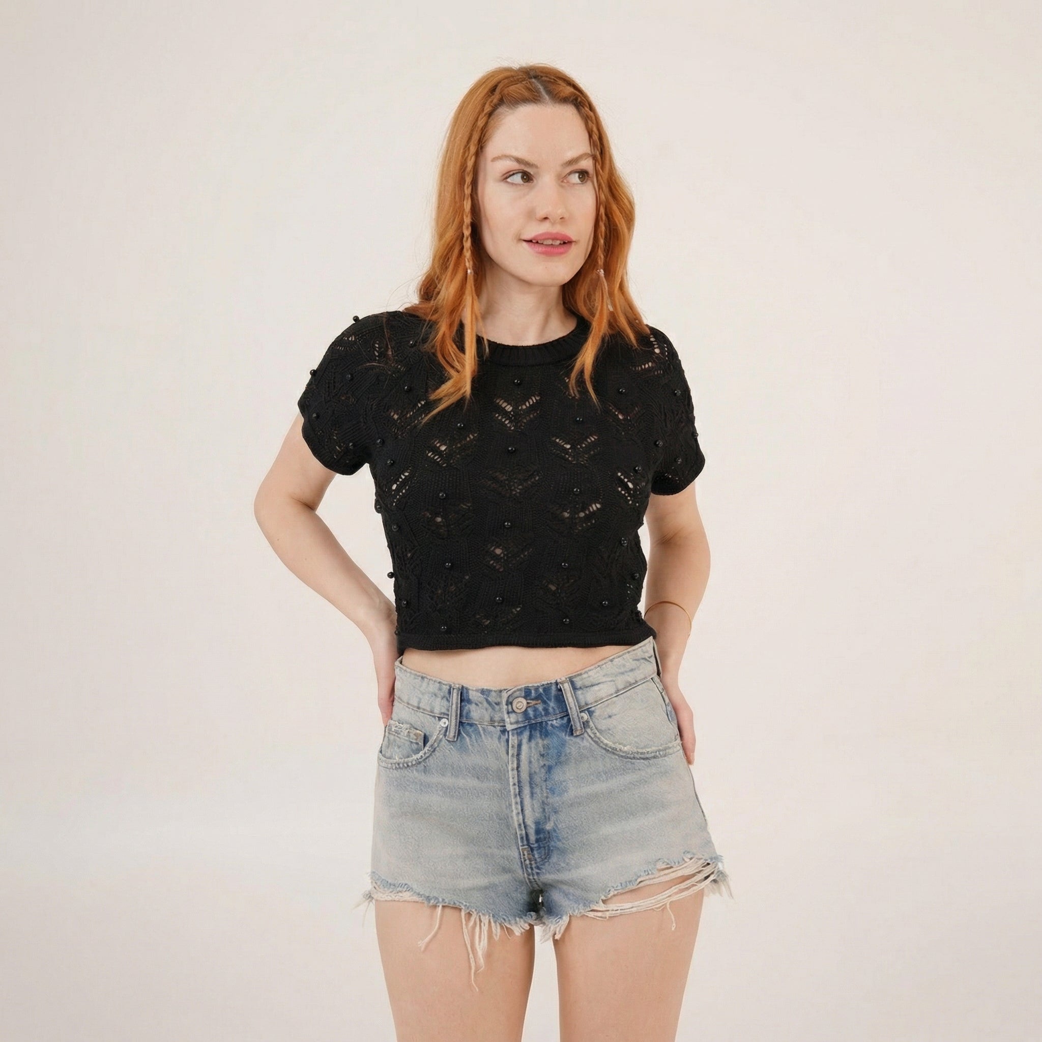 Schickes schwarzes Boho-Häkel-Perlen-Crop-Top mit kurzen Ärmeln