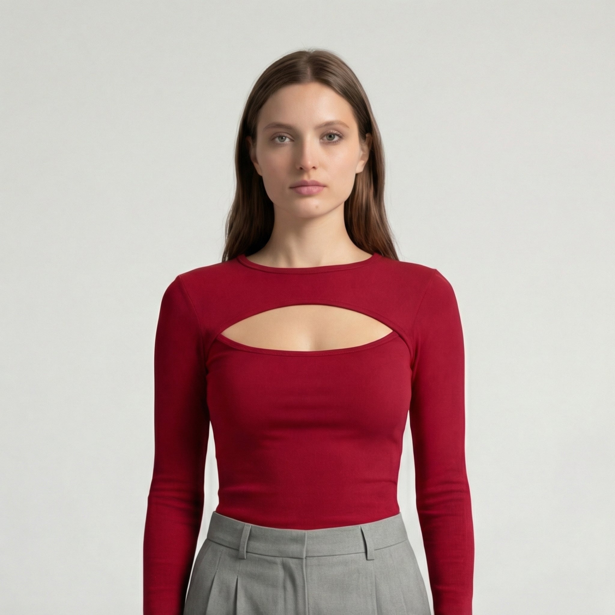 Figurbetonte Langarmbluse in Bordeauxrot mit elegantem Brust-Cut-Out
