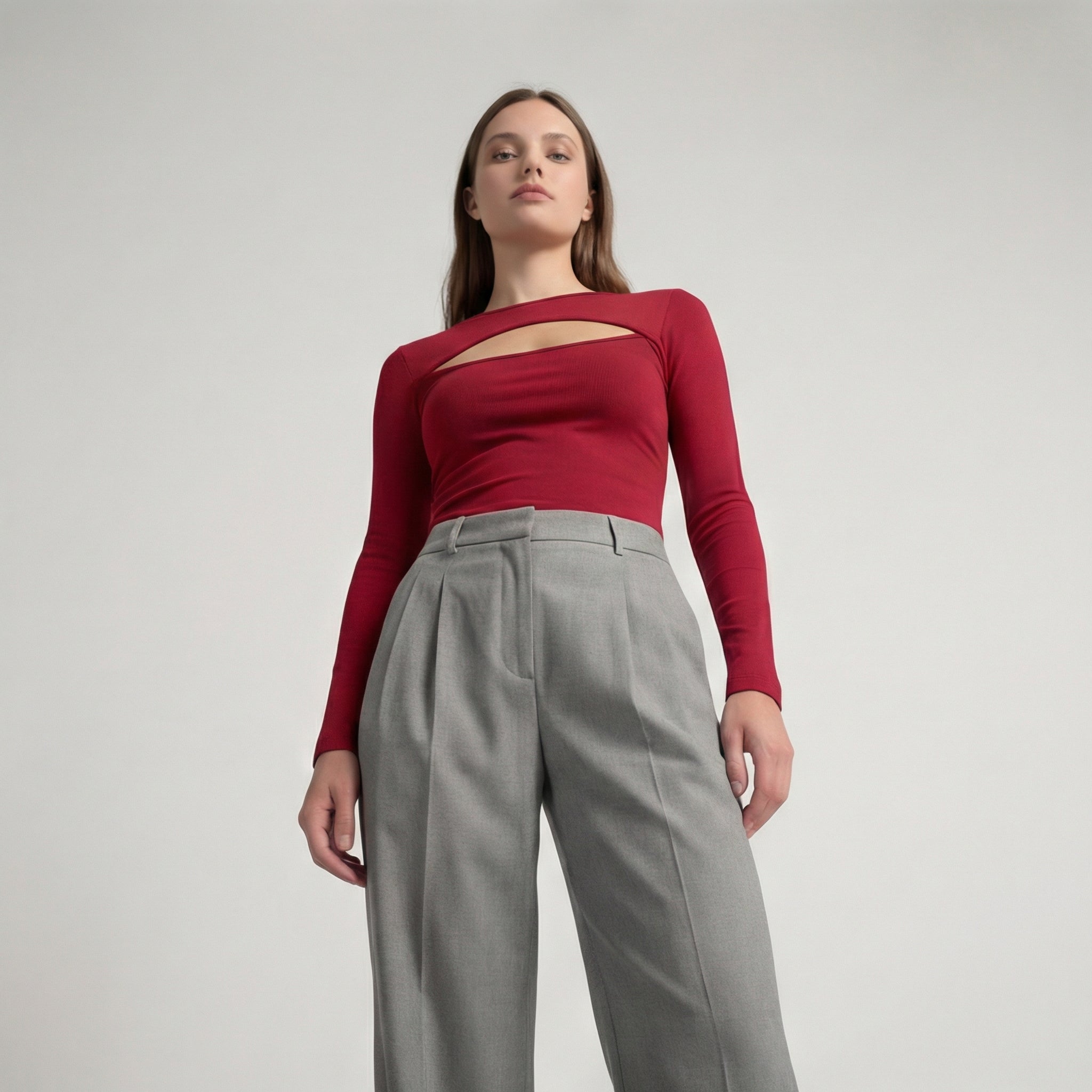 Figurbetonte Langarmbluse in Bordeauxrot mit elegantem Brust-Cut-Out