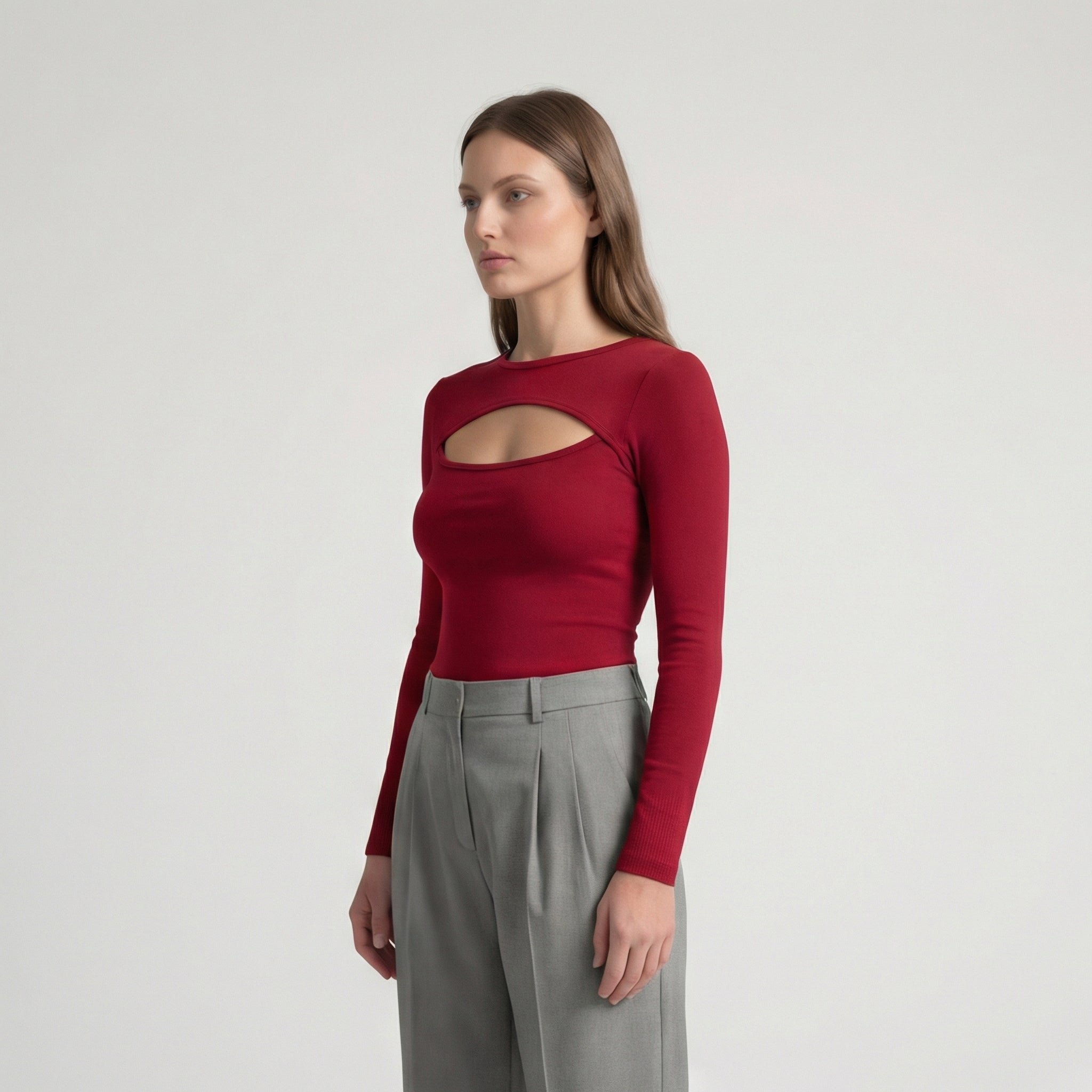 Figurbetonte Langarmbluse in Bordeauxrot mit elegantem Brust-Cut-Out