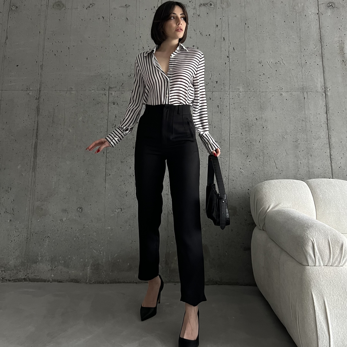 Schwarze, elegante Bundfalten-Hose mit hoher Taille und maßgeschneiderter Passform