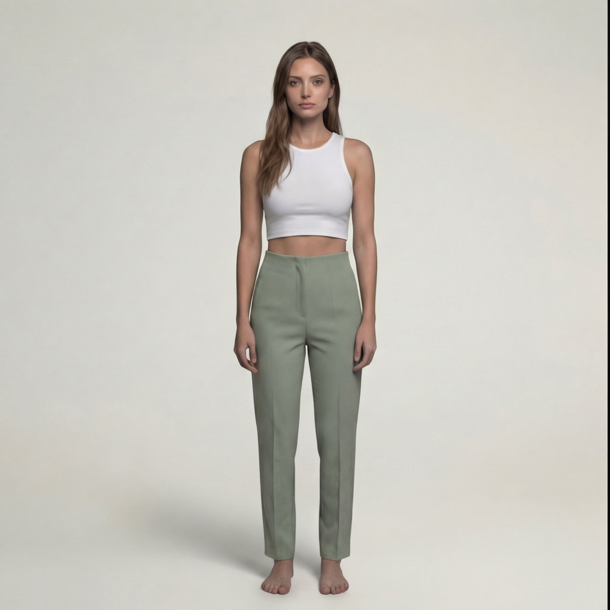 Salbeigrüne High-Waist-Hose mit Bundfalten