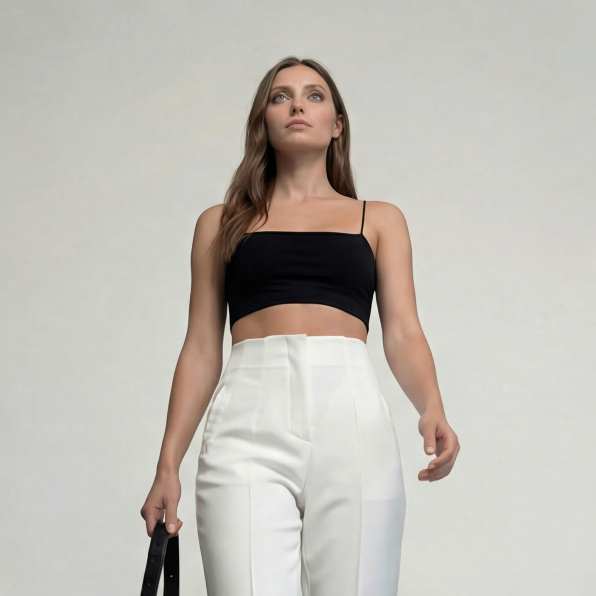 Elegante weiße High-Waist-Hose mit schmal zulaufendem Bein | Mizmiz Boutique