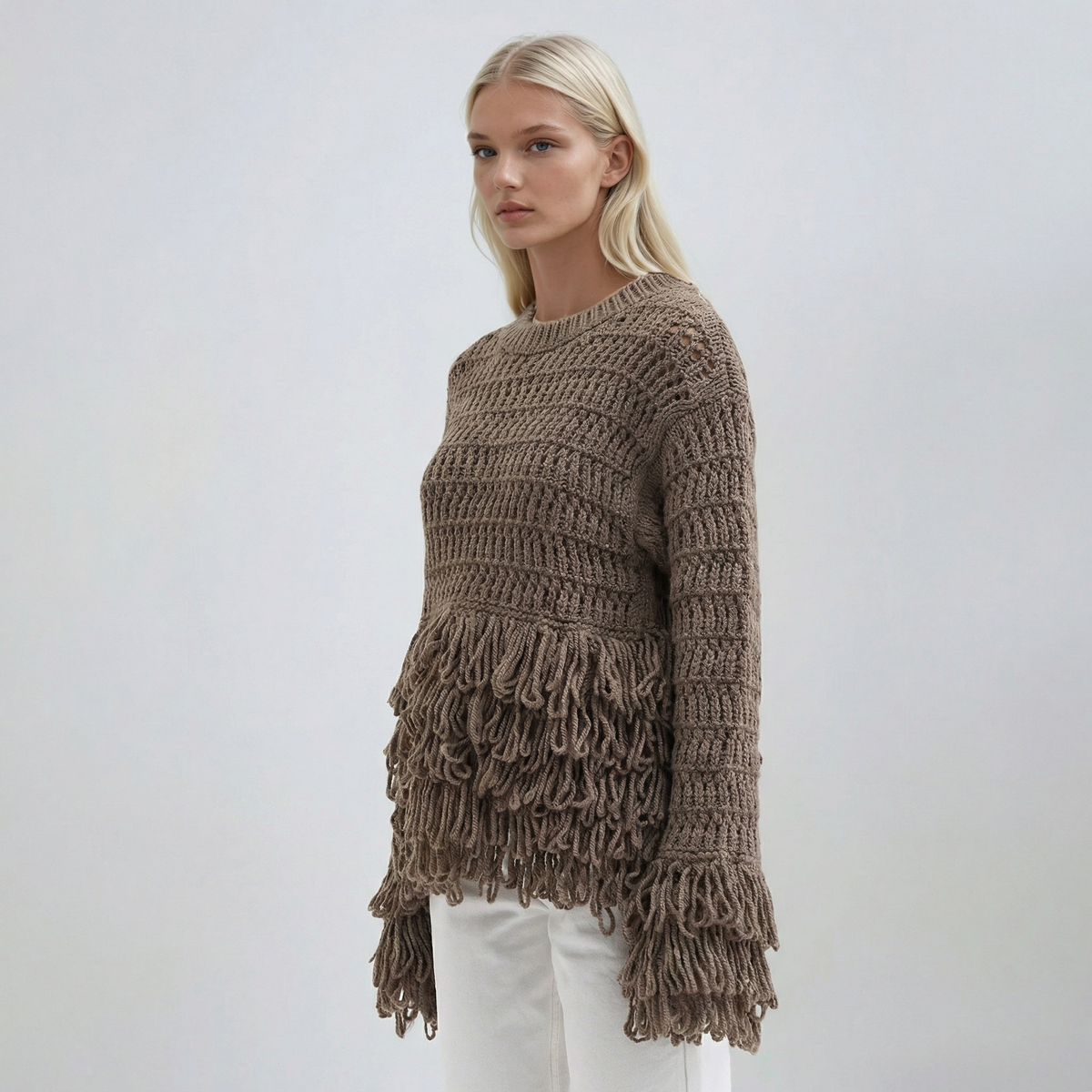 Großgeschnittener Häkel-Pullover mit Fransen-Details in Braun