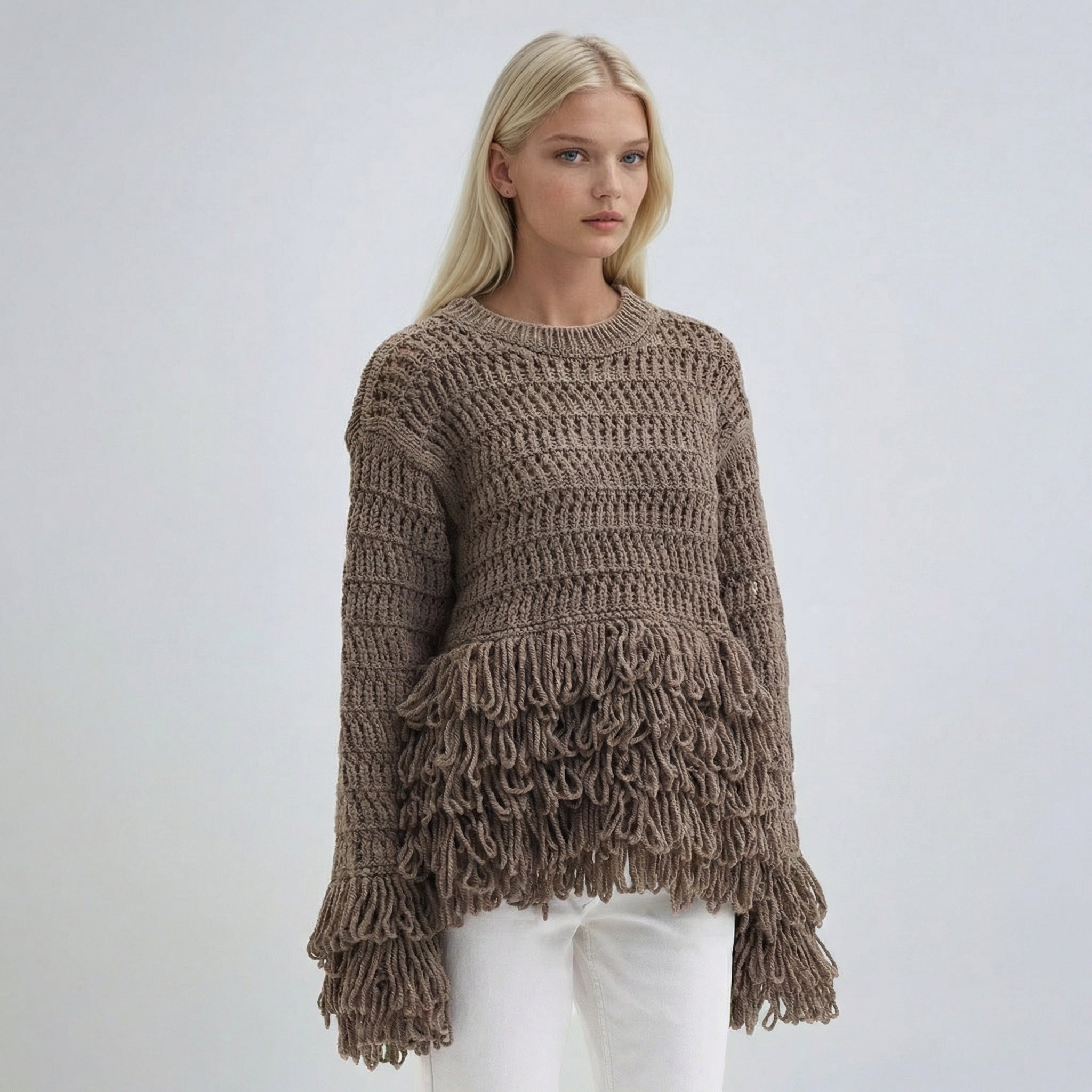 Großgeschnittener Häkel-Pullover mit Fransen-Details in Braun