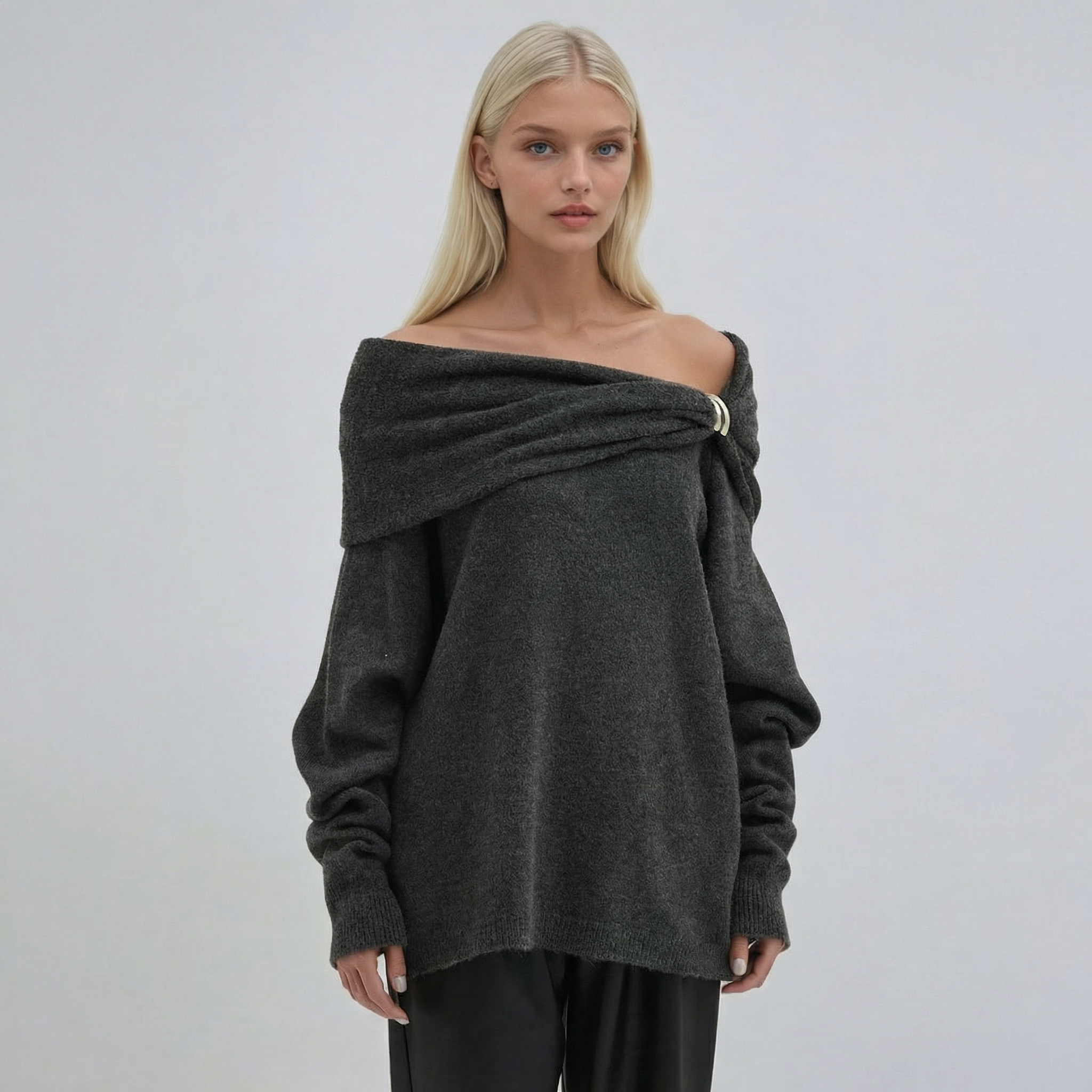 Grauer Oversized Off-Shoulder Pullover mit Spange