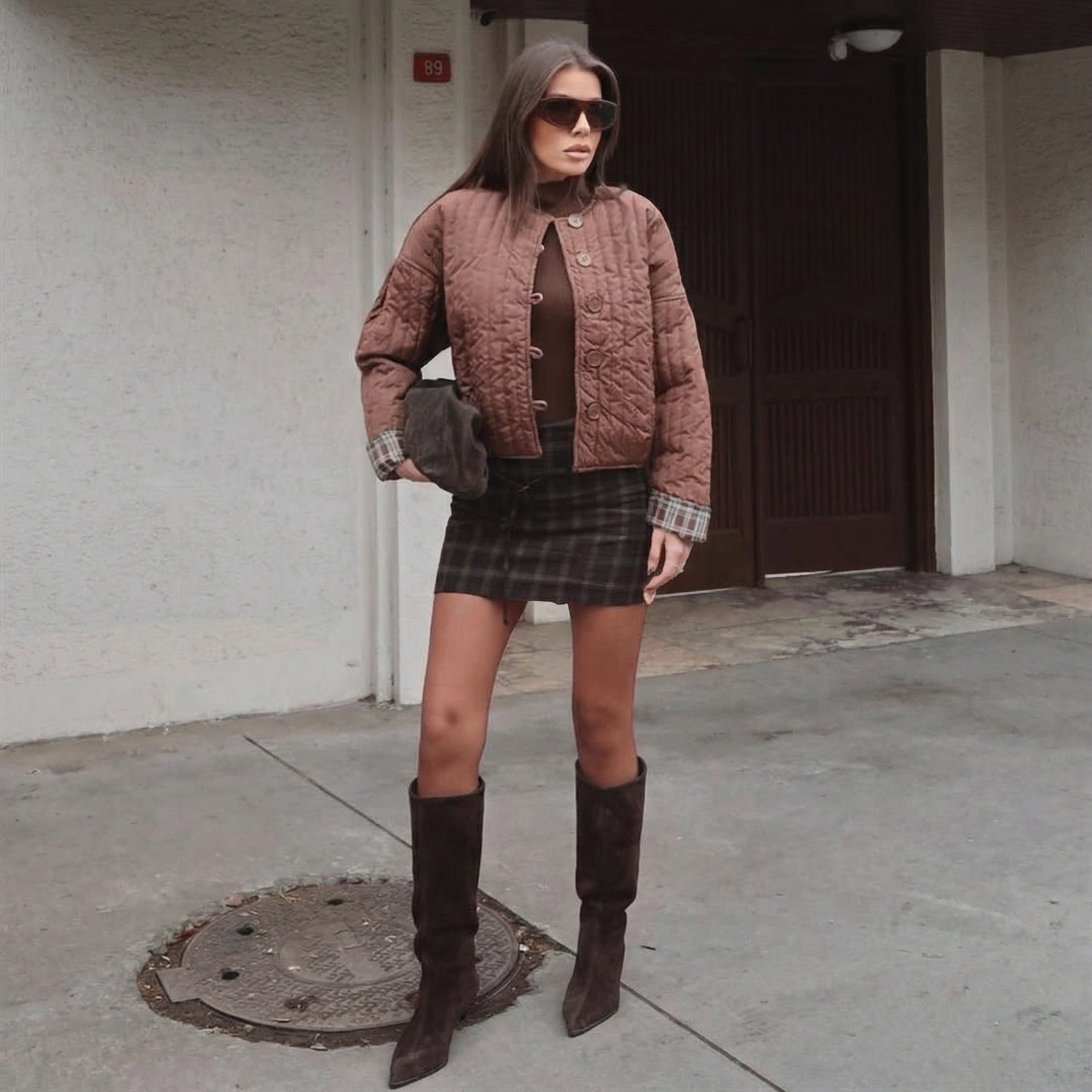 Braune gesteppte Cropped-Jacke mit Karomuster-Besatz im Oversized-Look