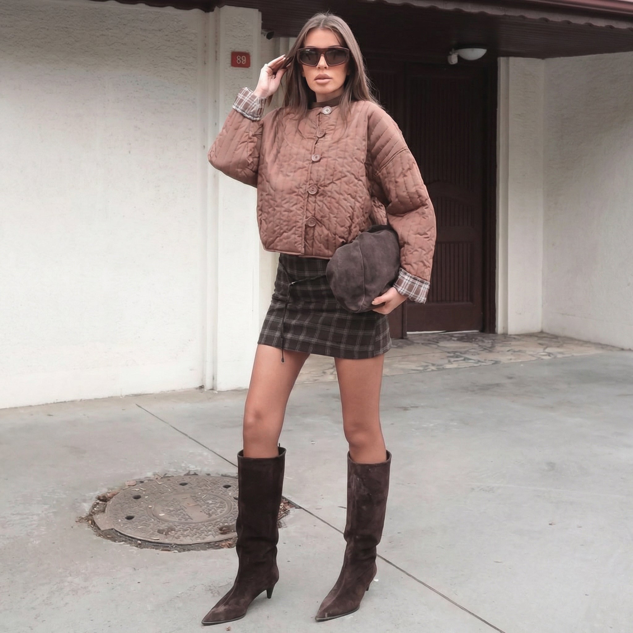 Braune gesteppte Cropped-Jacke mit Karomuster-Besatz im Oversized-Look