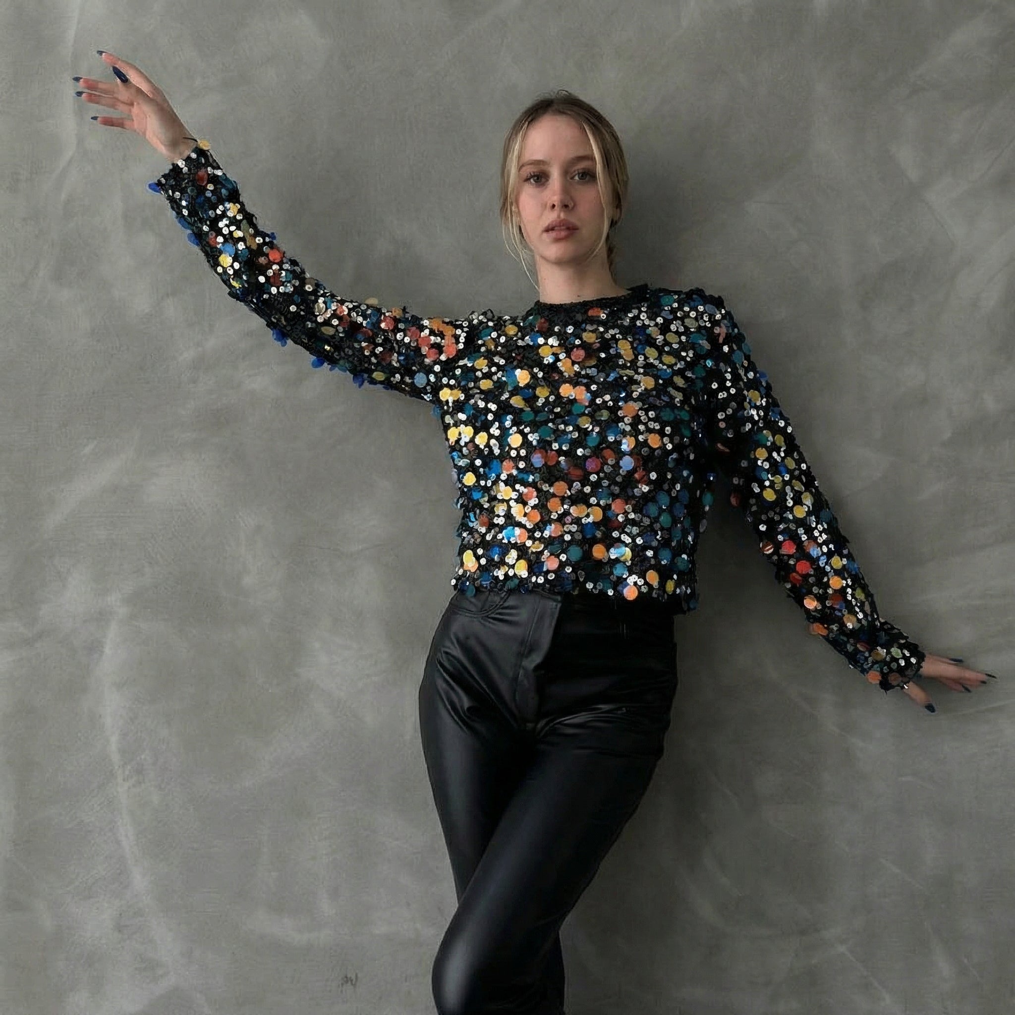 Schwarze Pailletten-Disco-Bluse mit buntem Schimmer