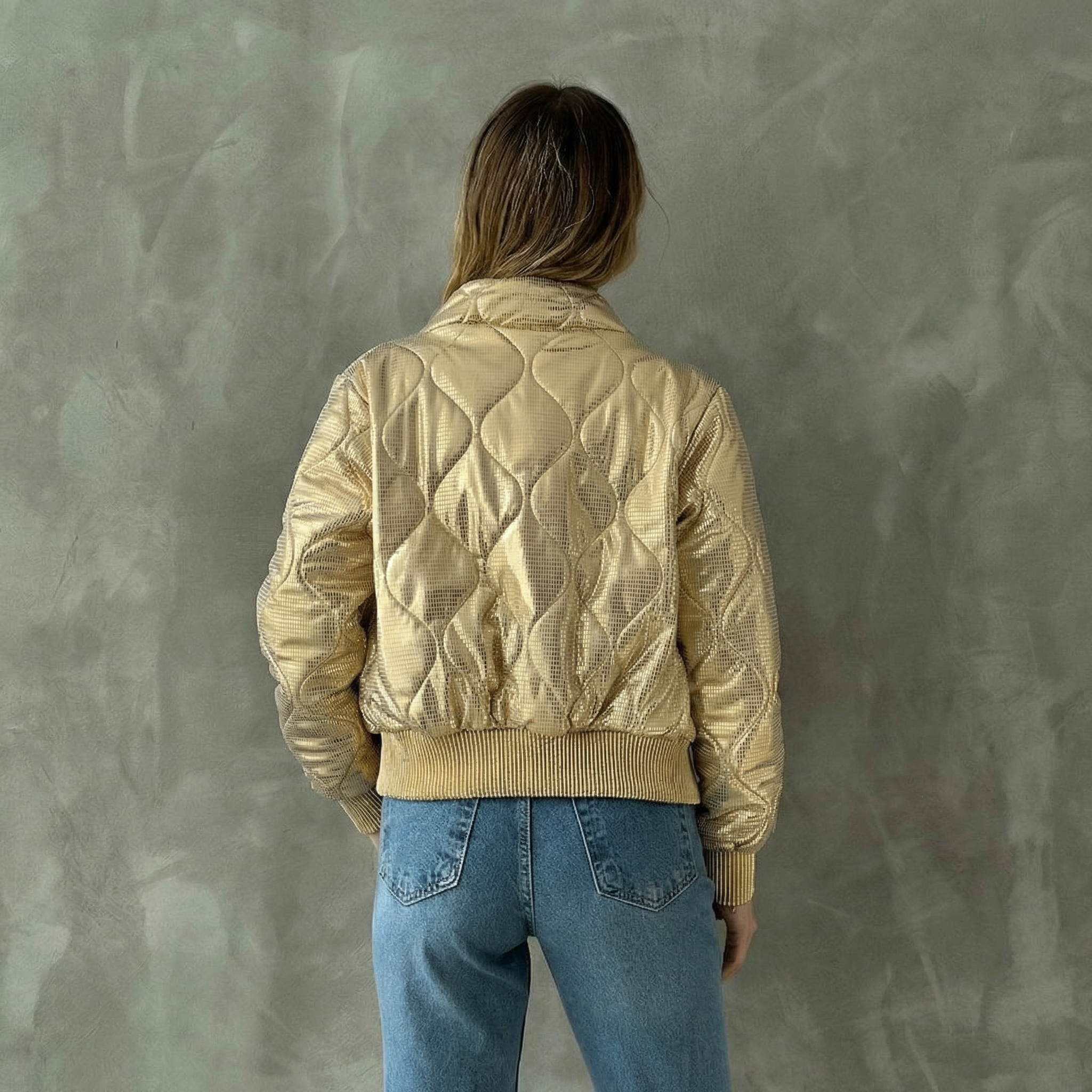 Glänzende, wattierte Crop-Bomberjacke in Gold mit Ring-Zipper