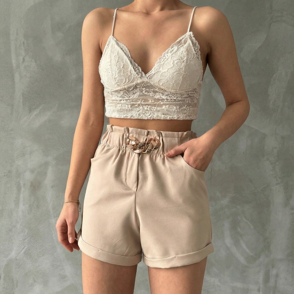 Stone Paperbag-Shorts mit elegantem Goldkettendetail