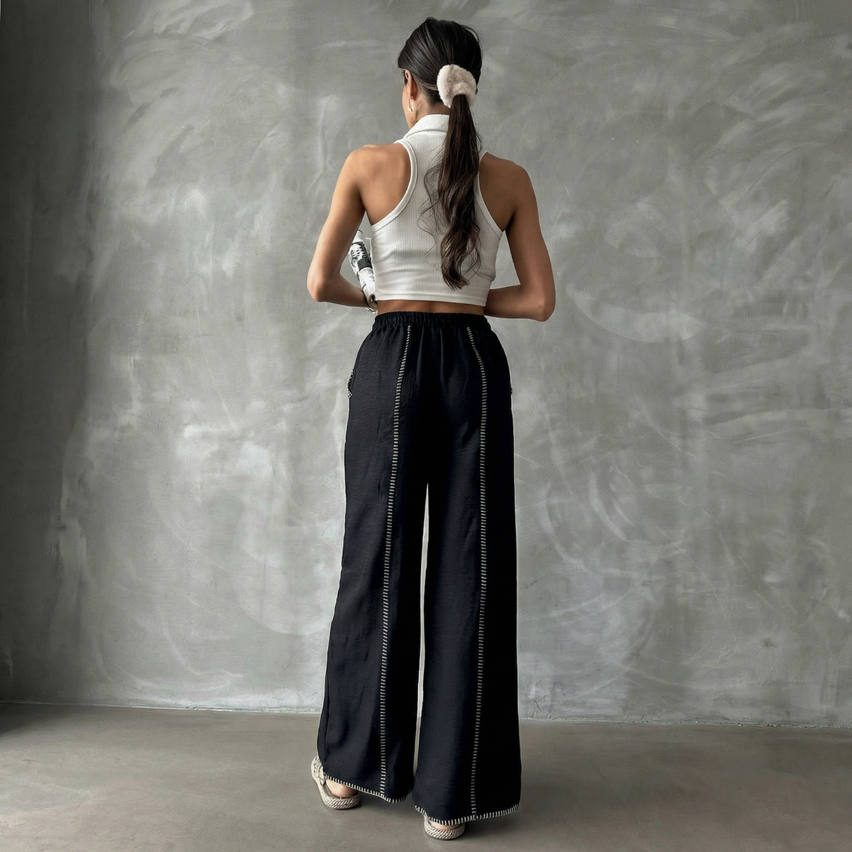 Schwarze Wide-Leg-Hose mit Kontrastnähten