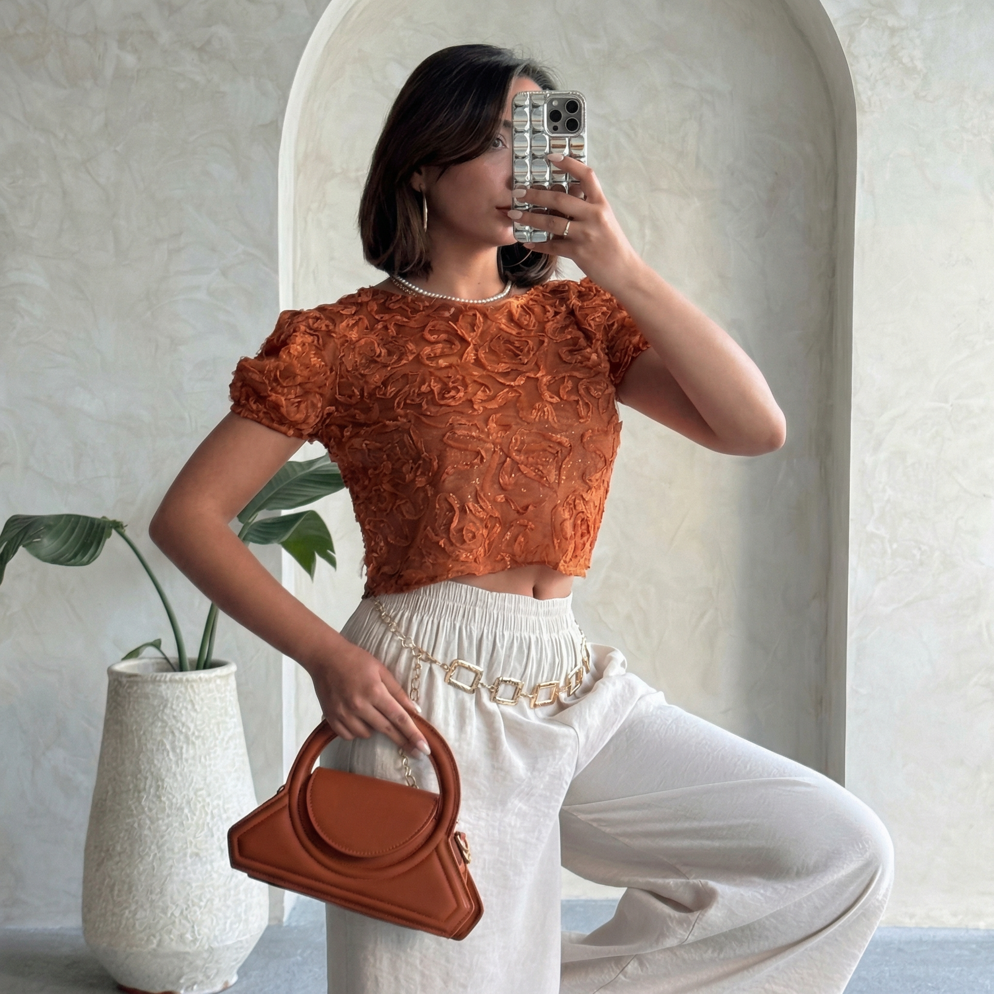 Gekürzte Bluse mit Puffärmeln in Ziegelorange und strukturierter Blumenoptik