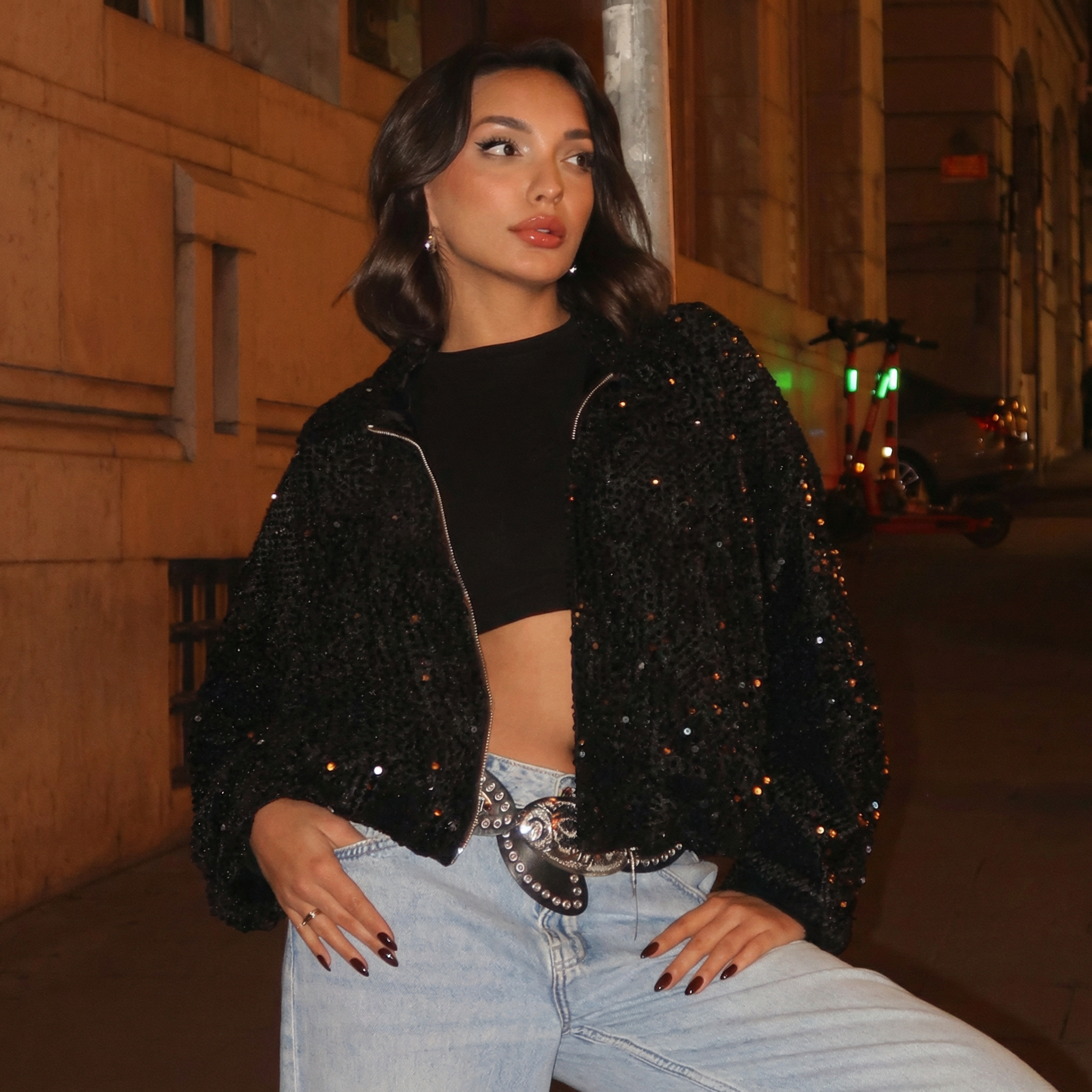 Schwarze Pailletten-Bomberjacke im Glam-Look – Funkelnde Streetwear-Jacke